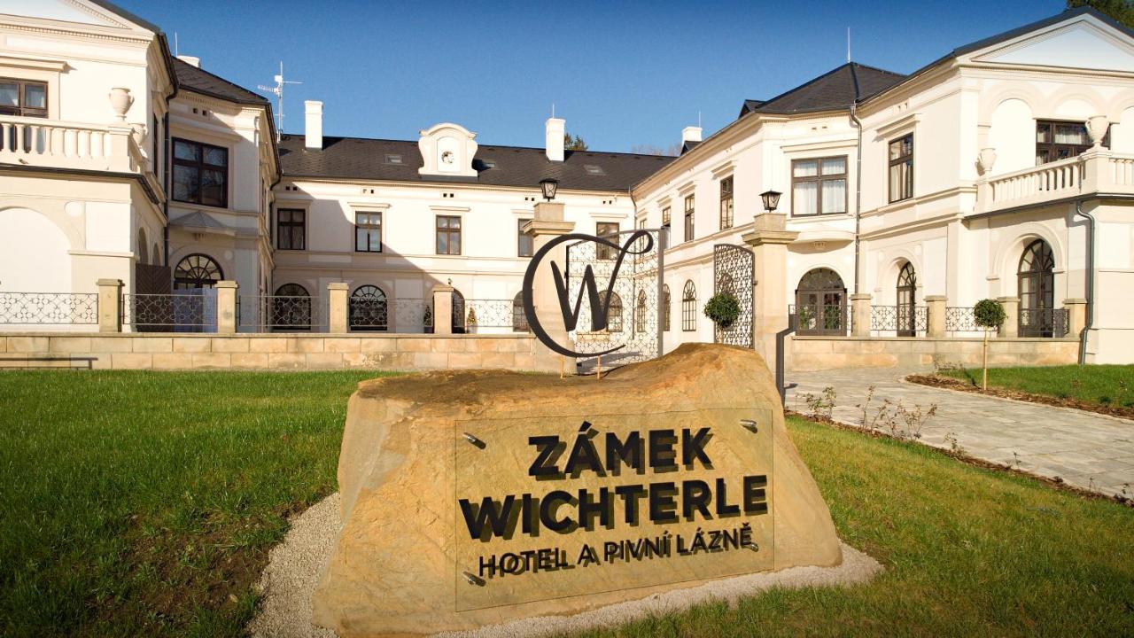 Zamek Wichterle - Hotel A Pivni Lazne Slavicin Luaran gambar