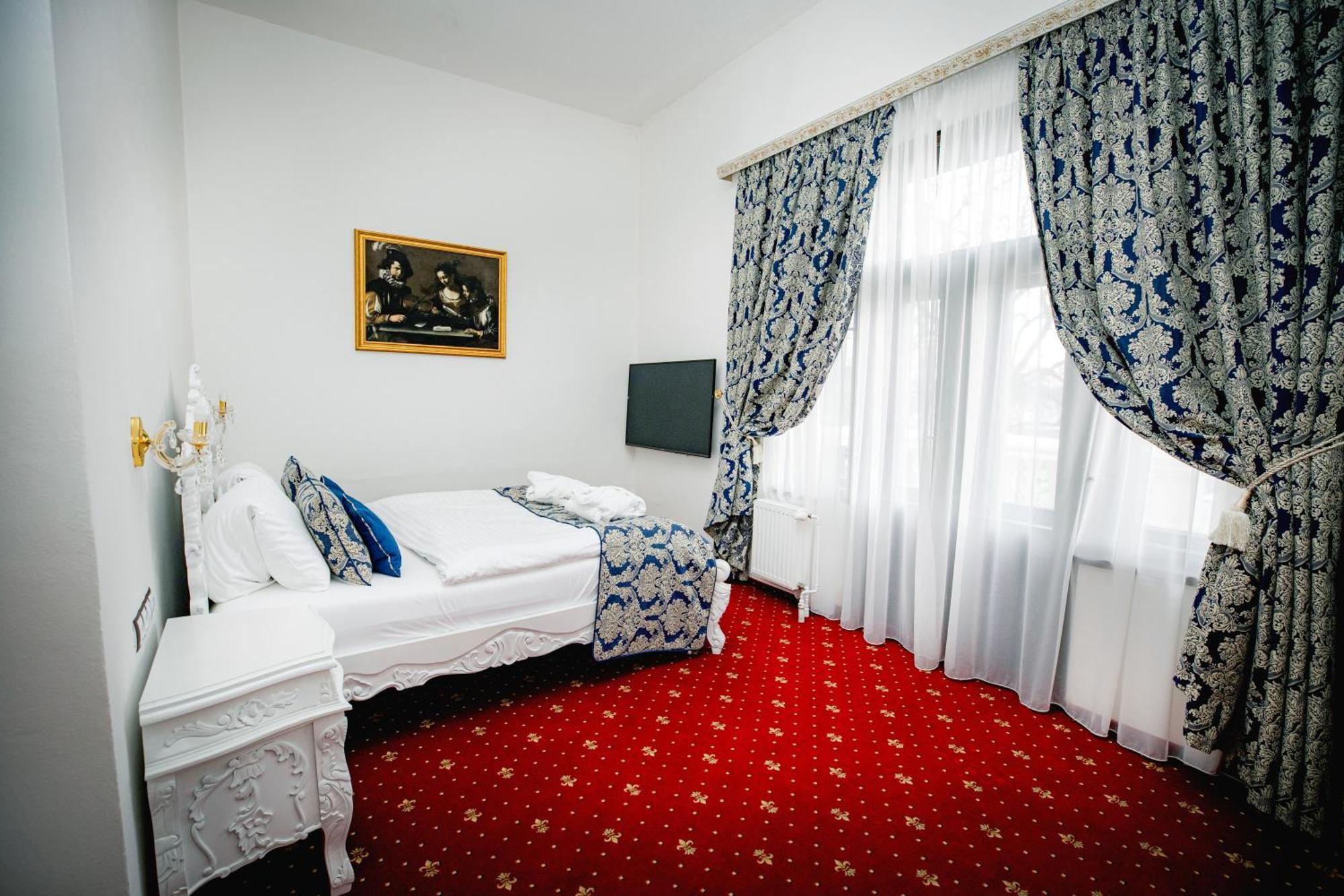 Zamek Wichterle - Hotel A Pivni Lazne Slavicin Luaran gambar